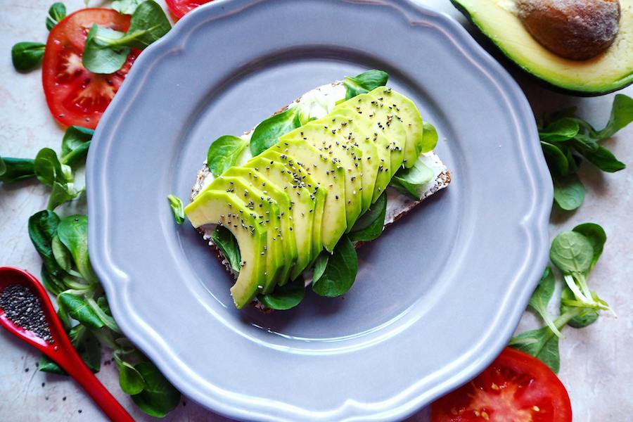 tostada aguacate desayuno